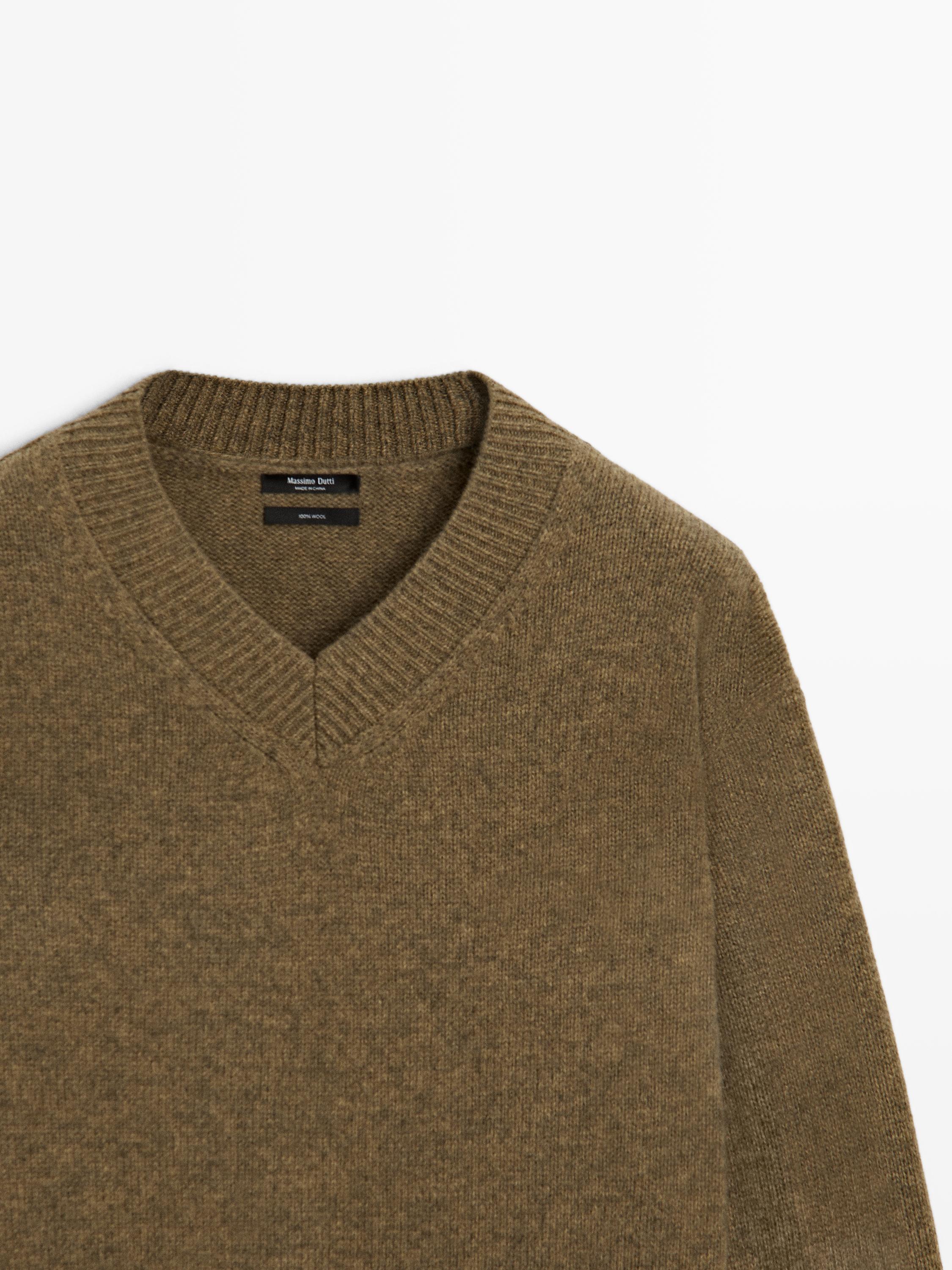 Wool V-neck knit sweater